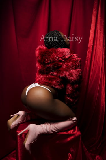 Kinky petite black girl in a Burlesque setting